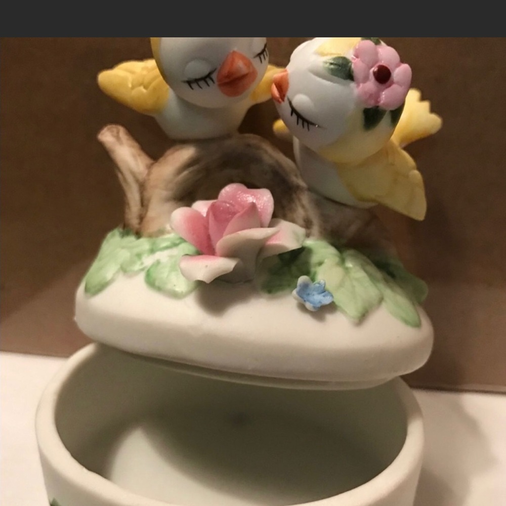 Lefton Birds Covered Yellow Container - Picture 2 of 2